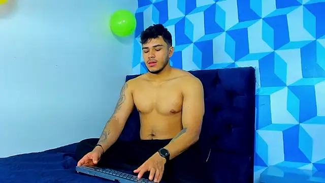 Snapshot of jeisonstark chatting on 02-28-25, 11:36 jeisonstark online show from 02-28-25, 11:36
