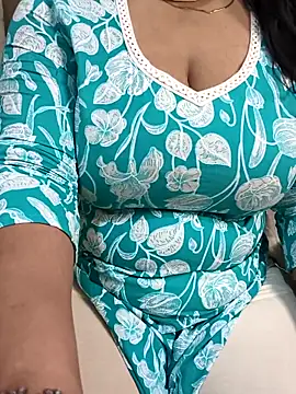 Snapshot of Anamika_Kapoor chatting on 10-14-25, 10:42 Anamika Kapoor online show from 10-14-25, 10:42