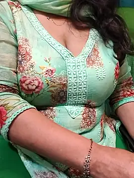 Snapshot of Anamika_Kapoor chatting on 10-05-25, 01:40 Anamika Kapoor online show from 10-05-25, 01:40