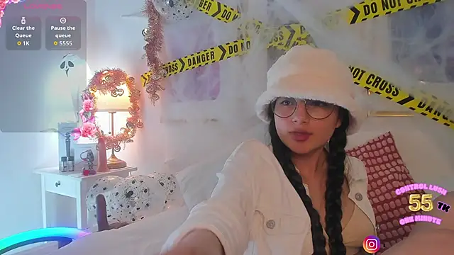 Eva depp online show from 10-28-25, 04:35