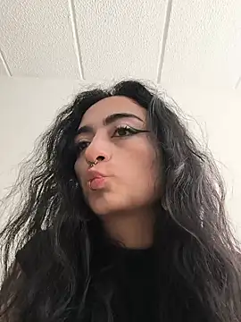 Snapshot of Lila_Desiree chatting on 06-20-26, 02:33 Lila Desiree online show from 06-20-26, 02:33