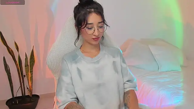 Snapshot of Eileenford_ chatting on 02-11-25, 11:33 Eileenford  online show from 02-11-25, 11:33