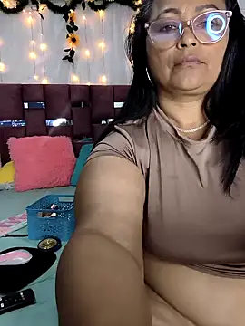 Snapshot of ScarletthJhonson- chatting on 02-21-26, 12:01 ScarletthJhonson- online show from 02-21-26, 12:01