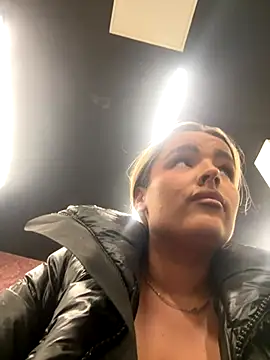 Snapshot of maisiesmithx chatting on 10-12-25, 04:14 maisiesmithx online show from 10-12-25, 04:14