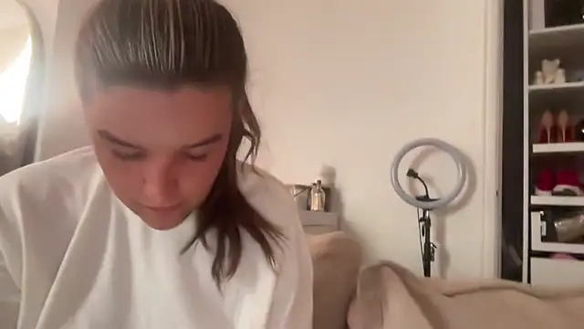 Snapshot of maisiesmithx chatting on 09-24-25, 10:22 maisiesmithx online show from 09-24-25, 10:22