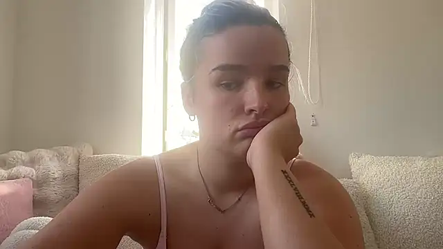 Snapshot of maisiesmithx chatting on 07-12-26, 04:52 maisiesmithx online show from 07-12-26, 04:52