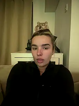 Snapshot of maisiesmithx chatting on 10-26-25, 10:32 maisiesmithx online show from 10-26-25, 10:32