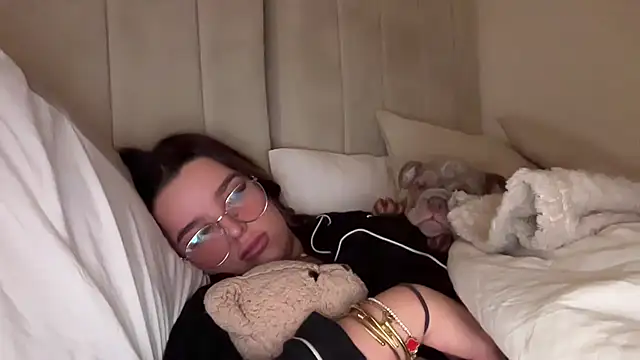 Snapshot of maisiesmithx chatting on 02-03-25, 01:19 maisiesmithx online show from 02-03-25, 01:19