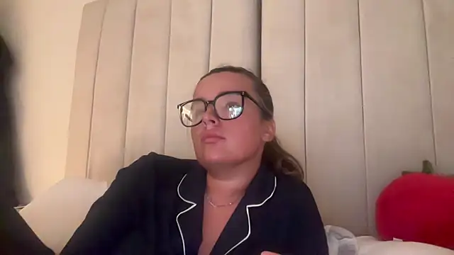 Snapshot of maisiesmithx chatting on 09-28-25, 11:34 maisiesmithx online show from 09-28-25, 11:34