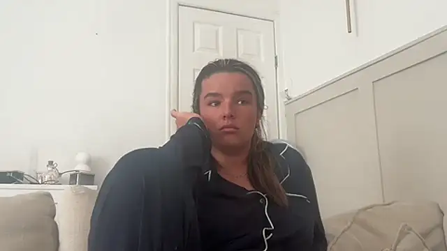 Snapshot of maisiesmithx chatting on 09-29-25, 11:38 maisiesmithx online show from 09-29-25, 11:38