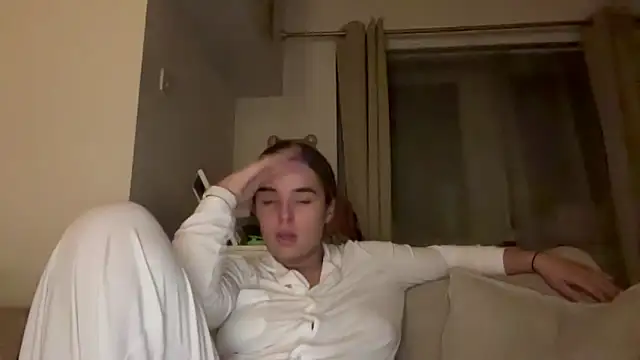 Snapshot of maisiesmithx chatting on 10-29-25, 12:20 maisiesmithx online show from 10-29-25, 12:20