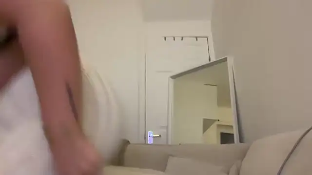 Snapshot of maisiesmithx chatting on 01-19-25, 10:39 maisiesmithx online show from 01-19-25, 10:39