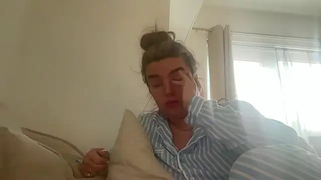 Snapshot of maisiesmithx chatting on 10-28-25, 12:15 maisiesmithx online show from 10-28-25, 12:15