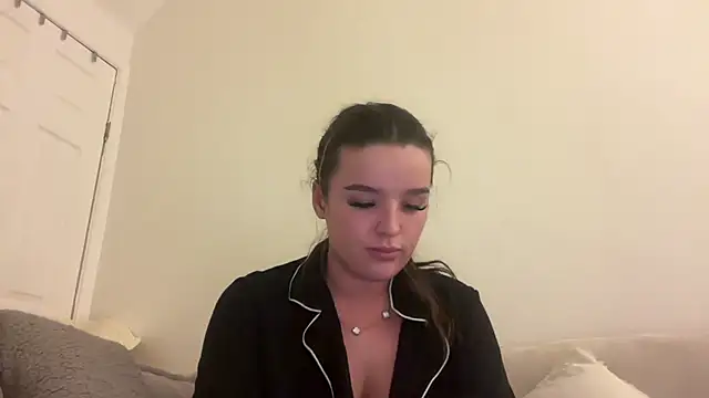 Snapshot of maisiesmithx chatting on 02-02-25, 10:06 maisiesmithx online show from 02-02-25, 10:06