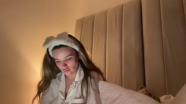 maisiesmithx online show from 04-15-26, 11:05