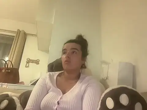 Snapshot of maisiesmithx chatting on 10-19-25, 10:01 maisiesmithx online show from 10-19-25, 10:01