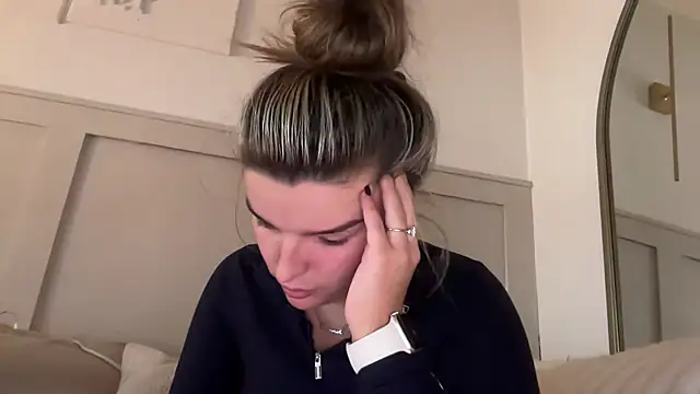 maisiesmithx online show from 11-21-25, 07:35