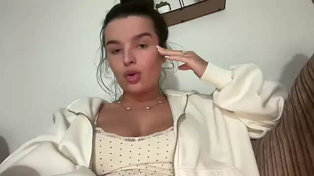 Snapshot of maisiesmithx chatting on 02-05-25, 02:51 maisiesmithx online show from 02-05-25, 02:51