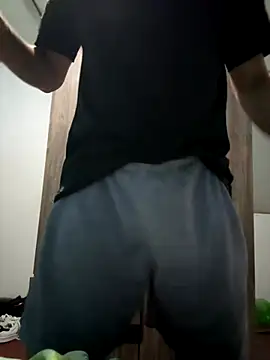 Snapshot of Erick-90 chatting on 10-23-25, 04:33 Erick-90 online show from 10-23-25, 04:33