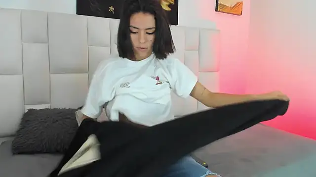 Snapshot of Antonella_Fontanna chatting on 02-20-25, 03:23 Antonella Fontanna online show from 02-20-25, 03:23