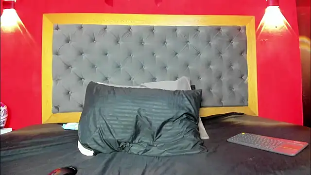 YayaHilton online show from 04-11-26, 05:37