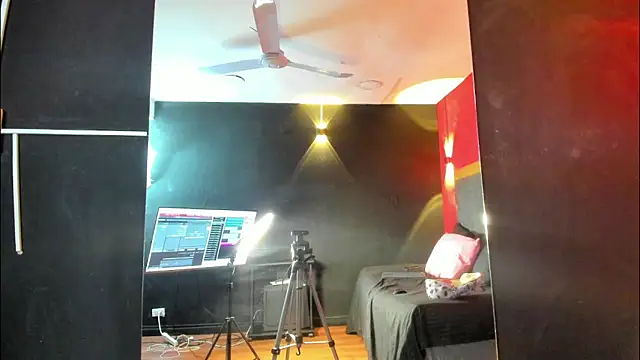 YayaHilton online show from 04-04-26, 11:55