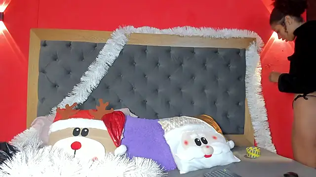 YayaHilton online show from 11-21-25, 04:55