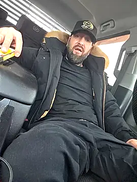 Snapshot of Beardedtattood chatting on 02-14-26, 01:00 Beardedtattood online show from 02-14-26, 01:00