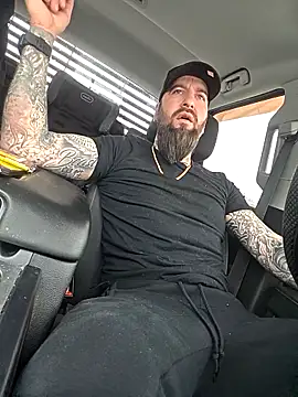 Snapshot of Beardedtattood chatting on 01-19-26, 02:43 Beardedtattood online show from 01-19-26, 02:43