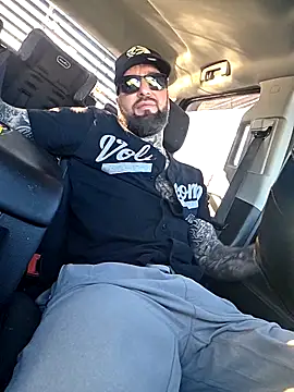 Beardedtattood online show from 10-28-25, 01:54