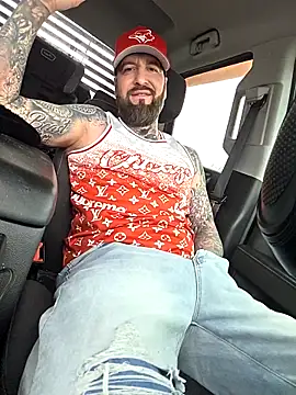 Snapshot of Beardedtattood chatting on 02-15-26, 01:54 Beardedtattood online show from 02-15-26, 01:54