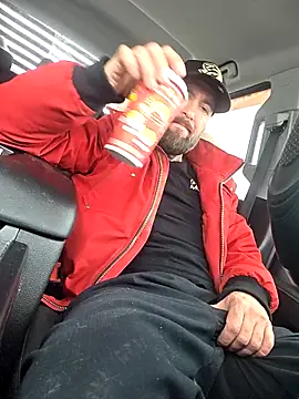 Snapshot of Beardedtattood chatting on 02-25-26, 01:22 Beardedtattood online show from 02-25-26, 01:22