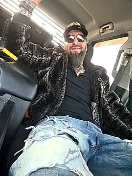 Snapshot of Beardedtattood chatting on 01-18-26, 02:20 Beardedtattood online show from 01-18-26, 02:20