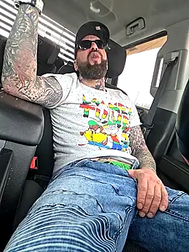 Snapshot of Beardedtattood chatting on 02-06-26, 02:46 Beardedtattood online show from 02-06-26, 02:46