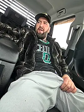 Snapshot of Beardedtattood chatting on 02-22-26, 02:30 Beardedtattood online show from 02-22-26, 02:30