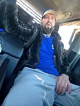 Snapshot of Beardedtattood chatting on 02-01-26, 01:20 Beardedtattood online show from 02-01-26, 01:20