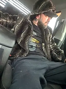 Snapshot of Beardedtattood chatting on 02-19-26, 02:03 Beardedtattood online show from 02-19-26, 02:03