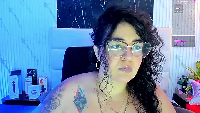 Reginavegaa online show from 10-27-25, 11:33