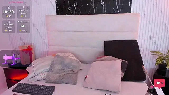 Reginavegaa online show from 02-24-26, 11:44