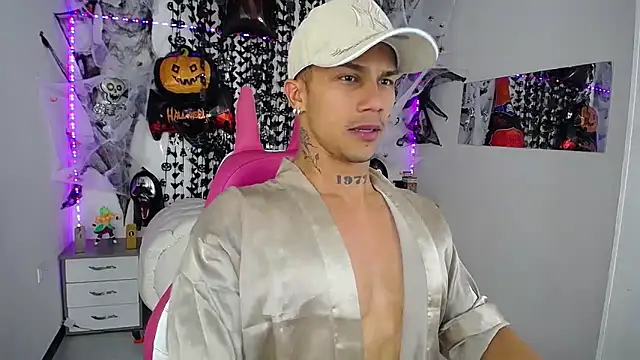 Leonard Price online show from 10-11-25, 01:17