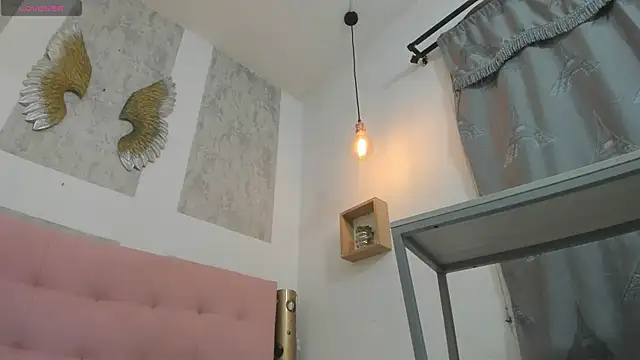 zhamira 21 online show from 10-18-25, 10:45