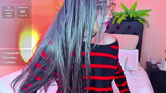 Lararose01 online show from 12-21-24, 10:39