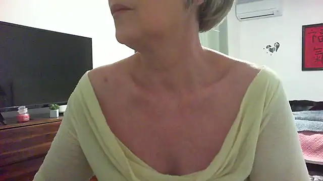 Snapshot of __Angel78__ chatting on 05-04-26, 11:46 Angel78 online show from 05-04-26, 11:46