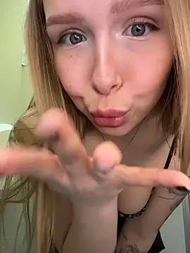 mur girl online show from 05-15-26, 09:40
