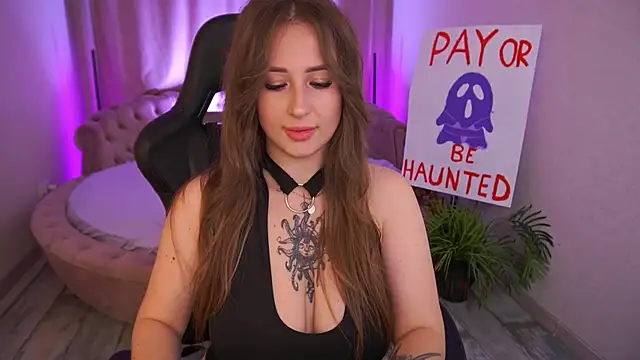 GentleAdellee online show from 10-30-25, 02:04