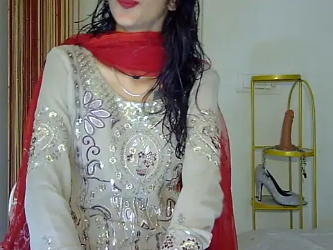 MAAYRA 09 online show from 10-16-25, 10:01
