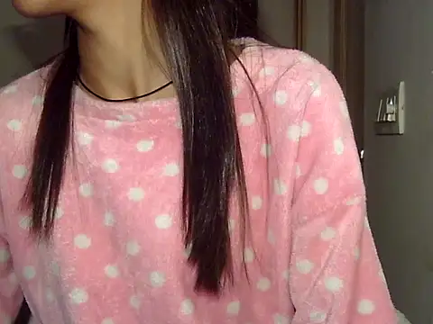 MAAYRA 09 online show from 12-14-25, 12:06