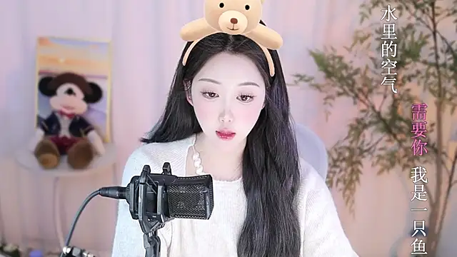 Snapshot of Arwyn-rr chatting on 02-11-25, 12:36 Arwyn-rr online show from 02-11-25, 12:36