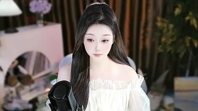 Snapshot of Arwyn-rr chatting on 11-11-25, 11:05 Arwyn-rr online show from 11-11-25, 11:05