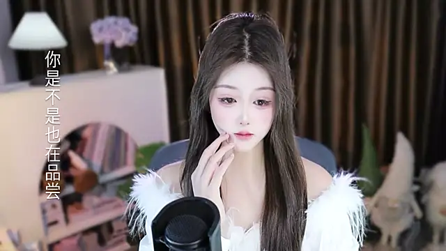 Snapshot of Arwyn-rr chatting on 02-28-26, 11:43 Arwyn-rr online show from 02-28-26, 11:43